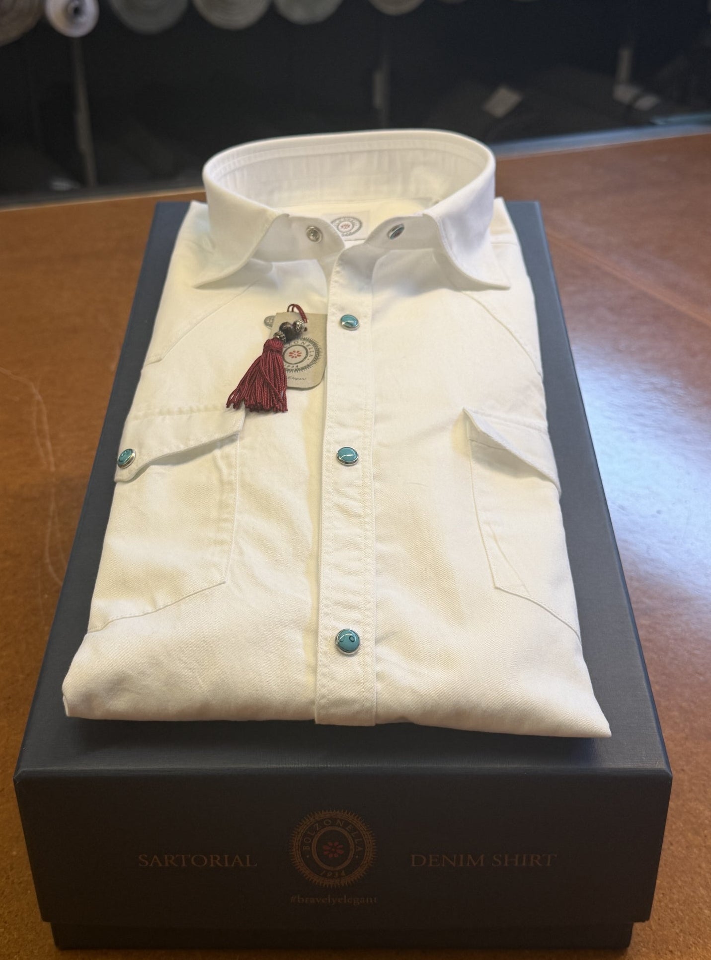 Camicia-denim-bianco-Baddy-DEN44/W01-piegata