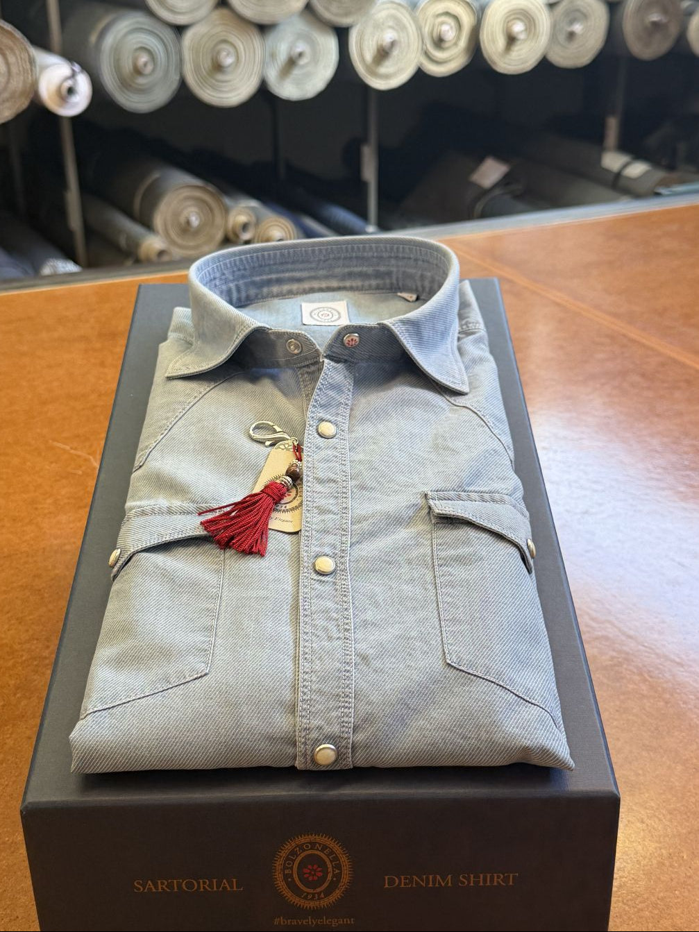 Camicia-denim-celeste-DEN116/01-piegata