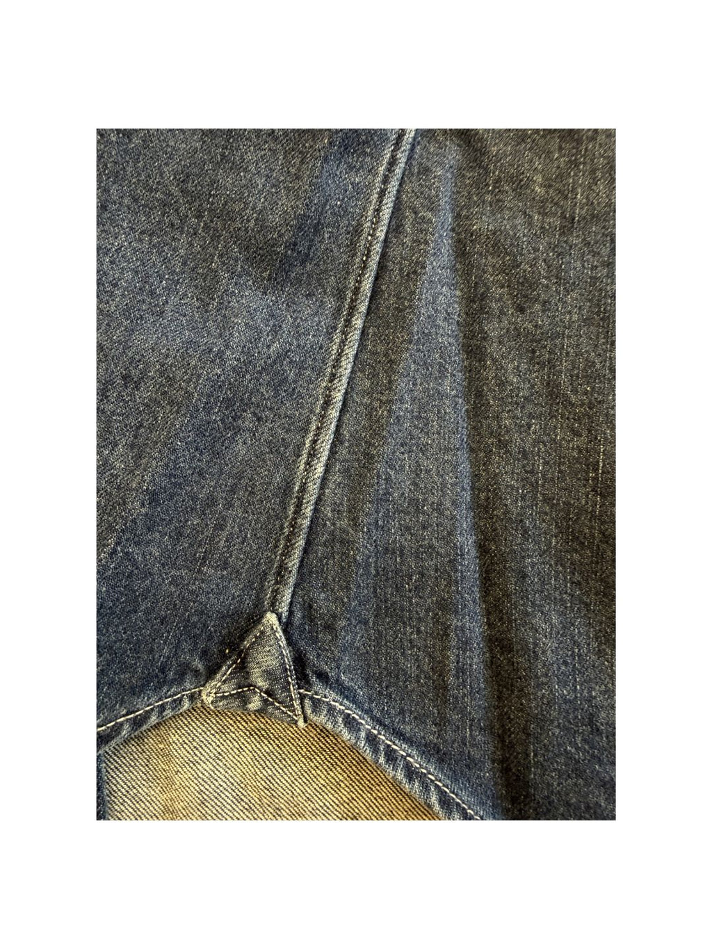 Camicia-denim-blu-DEN73-tiangolo-sul-fianco