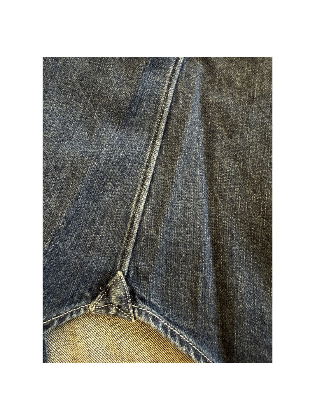 Camicia-denim-blu-DEN73-tiangolo-sul-fianco