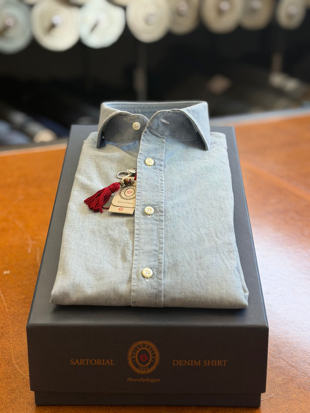 Camicia-denim-celeste-Buell98- DEN01/W01-piegata