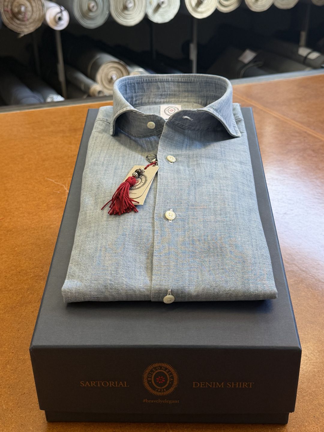 Camicia-denim-celeste-DEN02_W02-piegata