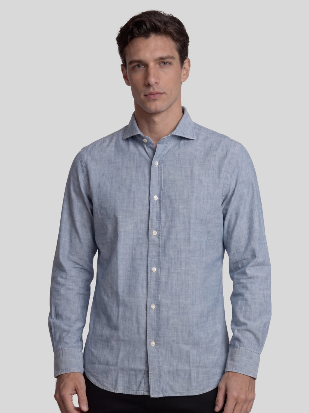 Camicia-denim.-celeste-DEN02_W02-primopiano.