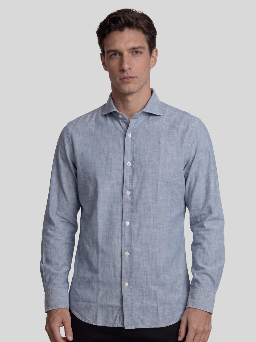 Camicia-denim.-celeste-DEN02_W02-primopiano.